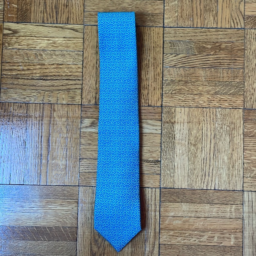 Men’s Ferragamo silk tie with lime print. Like new.